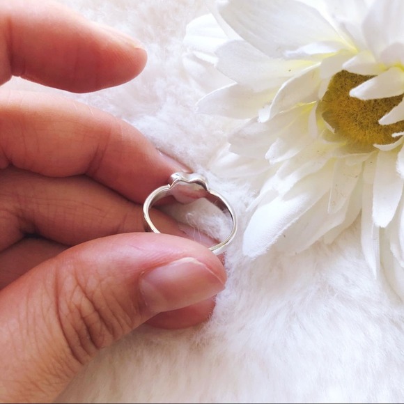 Sterling Silver Heart-Shaped Ring - Picture 11 of 13